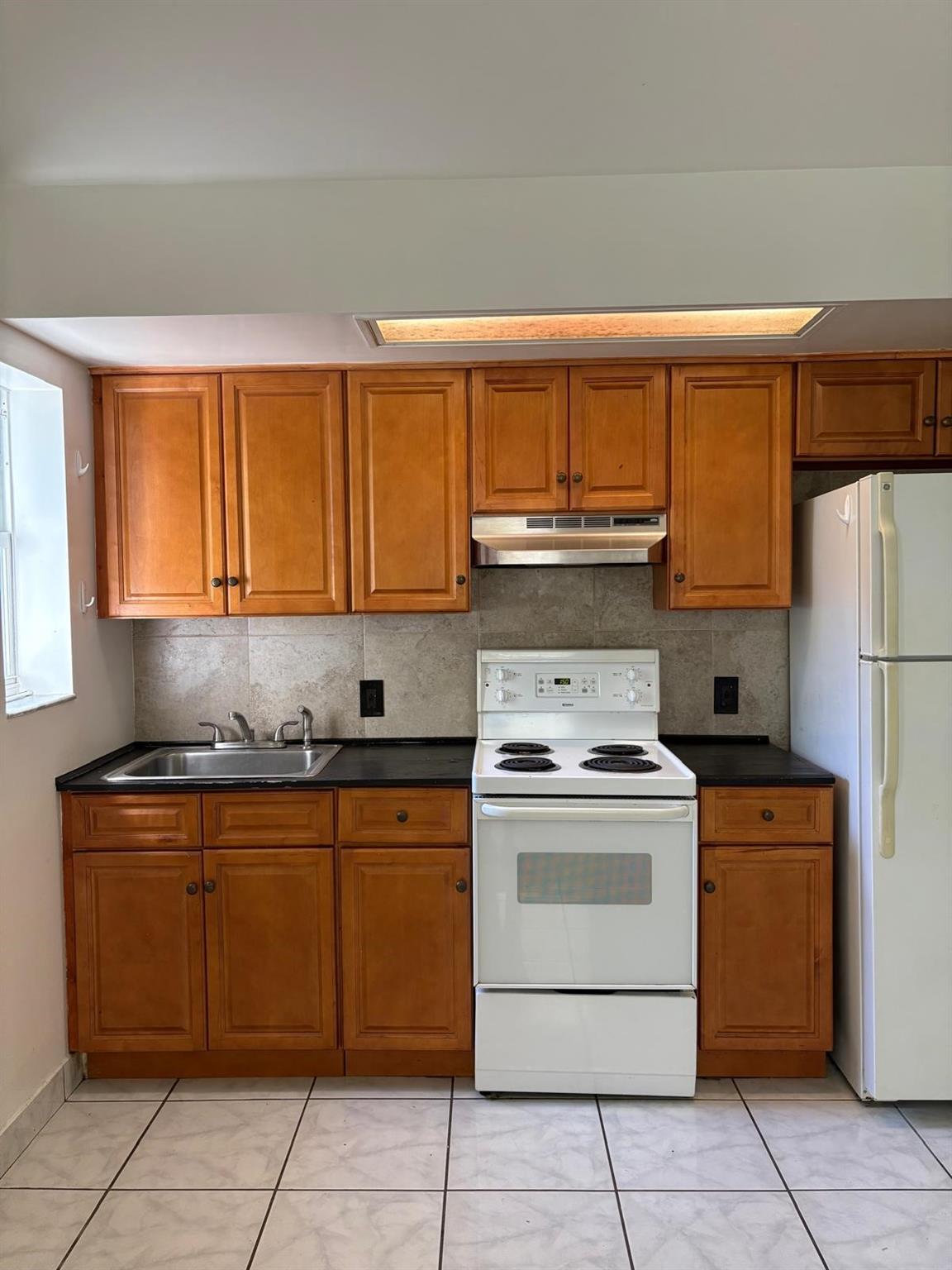 NORTH HOLLYWOOD - Residential Lease