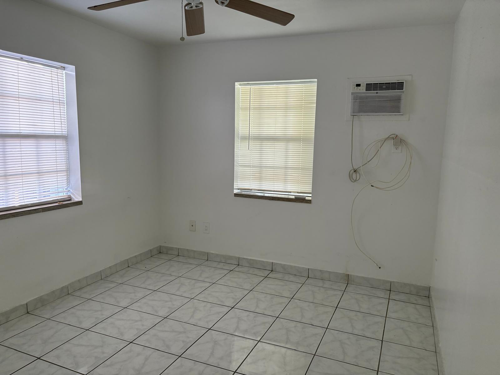 NORTH HOLLYWOOD - Residential Lease