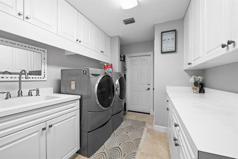 Tiny photo for 2600 NE 33rd Street, Lighthouse Point, FL 33064 (MLS # B26049992)