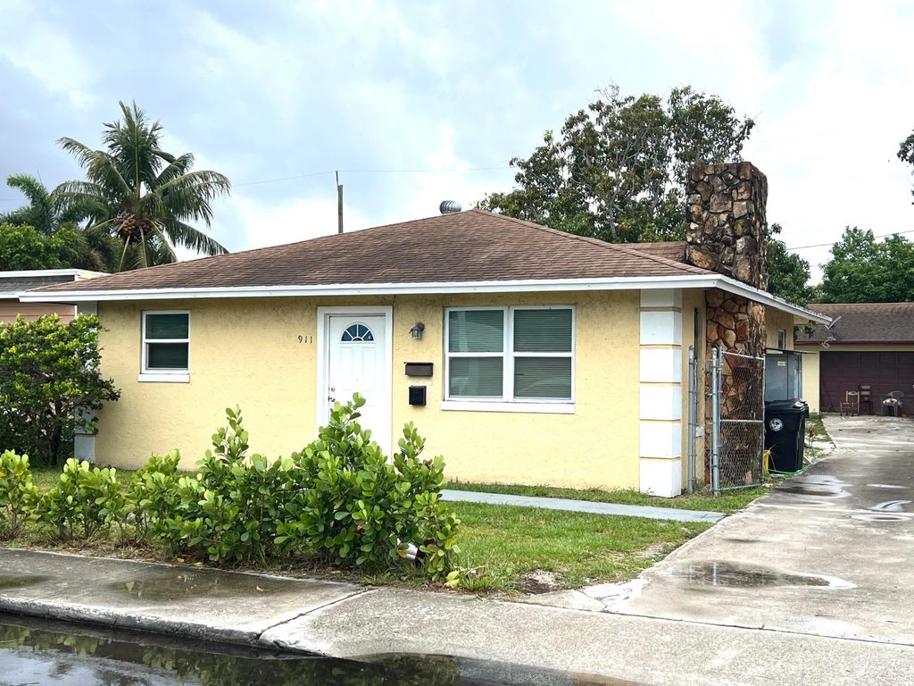 Photo of 911 S D Street, Lake Worth Beach, FL 33460 (MLS # B26024123)