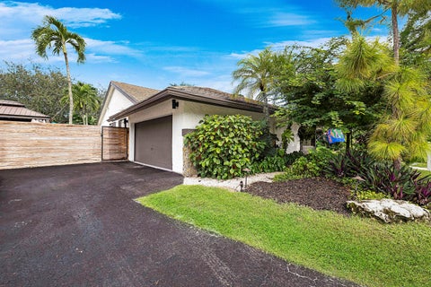 Tiny photo for 941 BAYBERRY POINT Drive, Plantation, FL 33324 (MLS # B26090462)