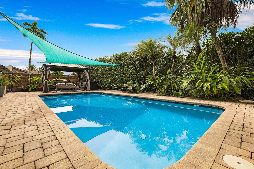 Photo of 941 BAYBERRY POINT Drive, Plantation, FL 33324 (MLS # B26090462)