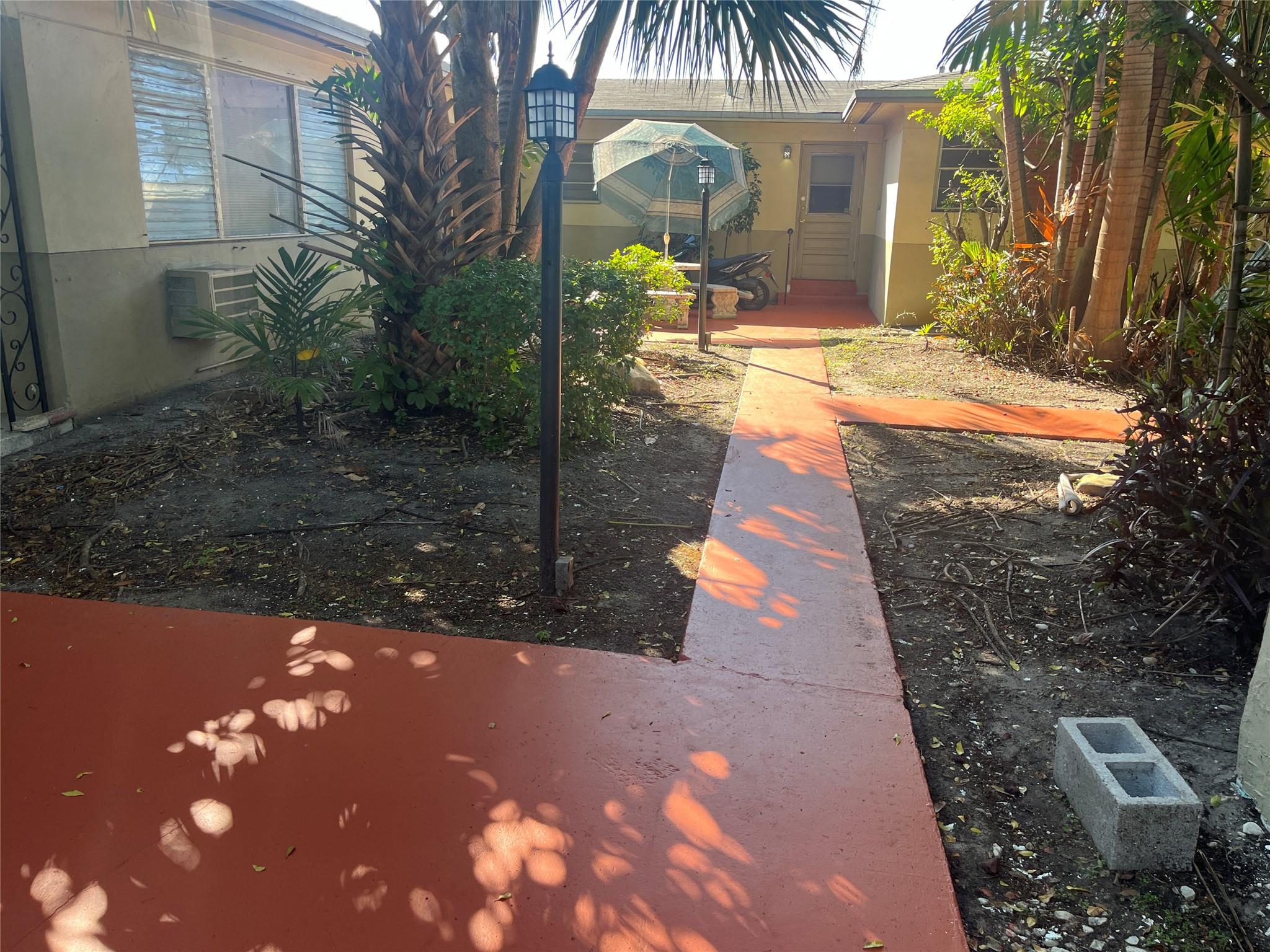 Hollywood 1-21 B - Residential Lease