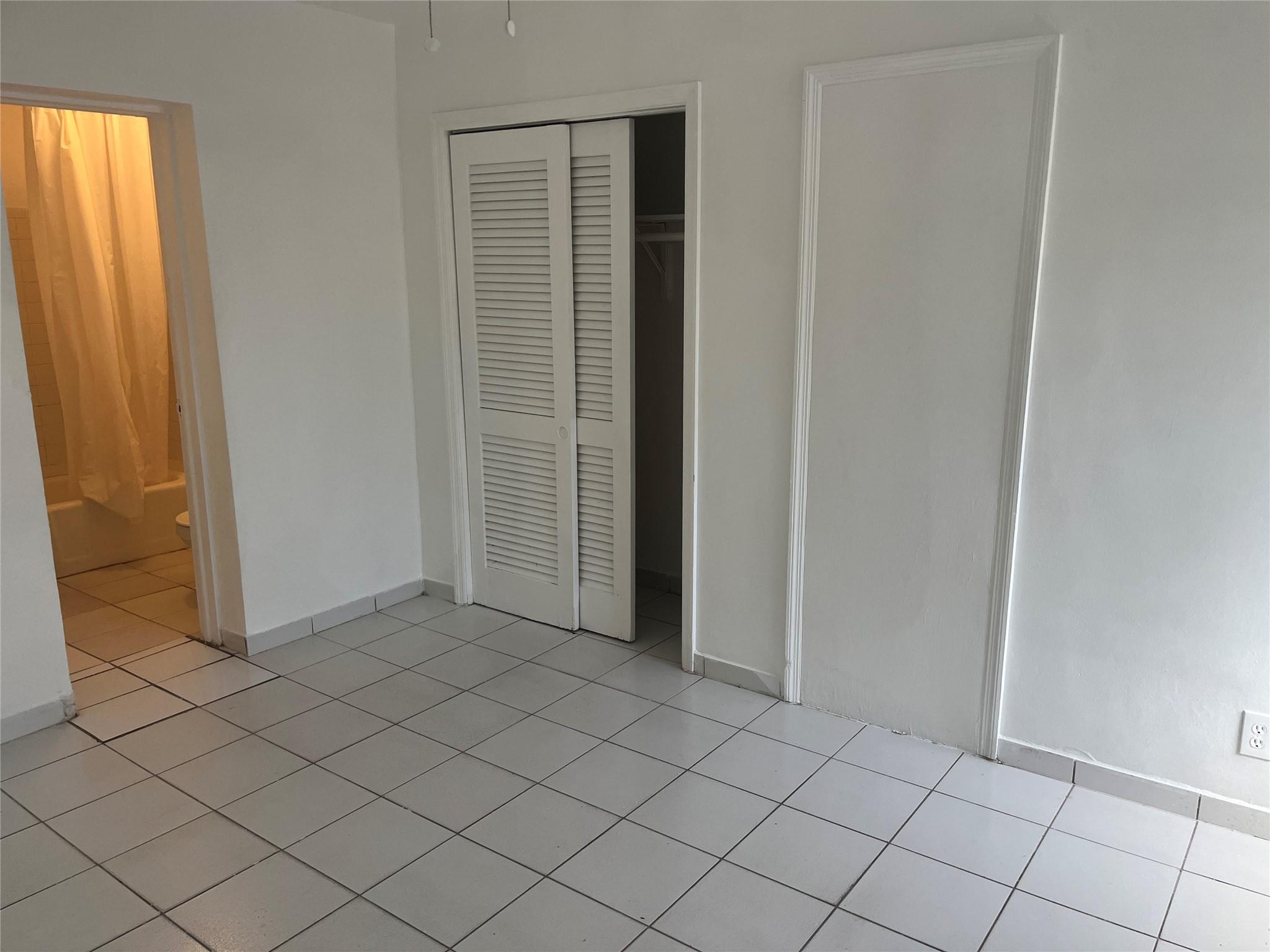 Hollywood 1-21 B - Residential Lease