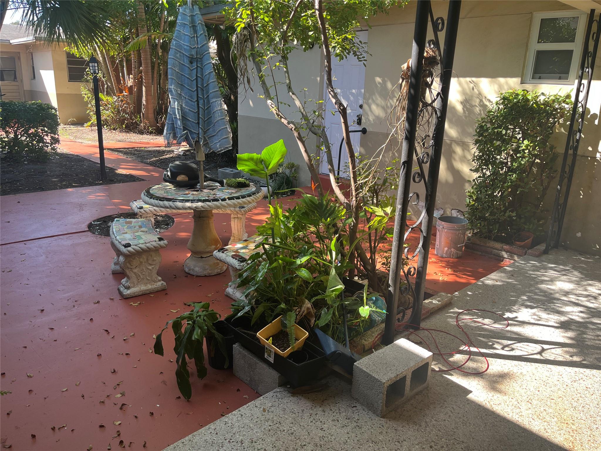 Hollywood 1-21 B - Residential Lease