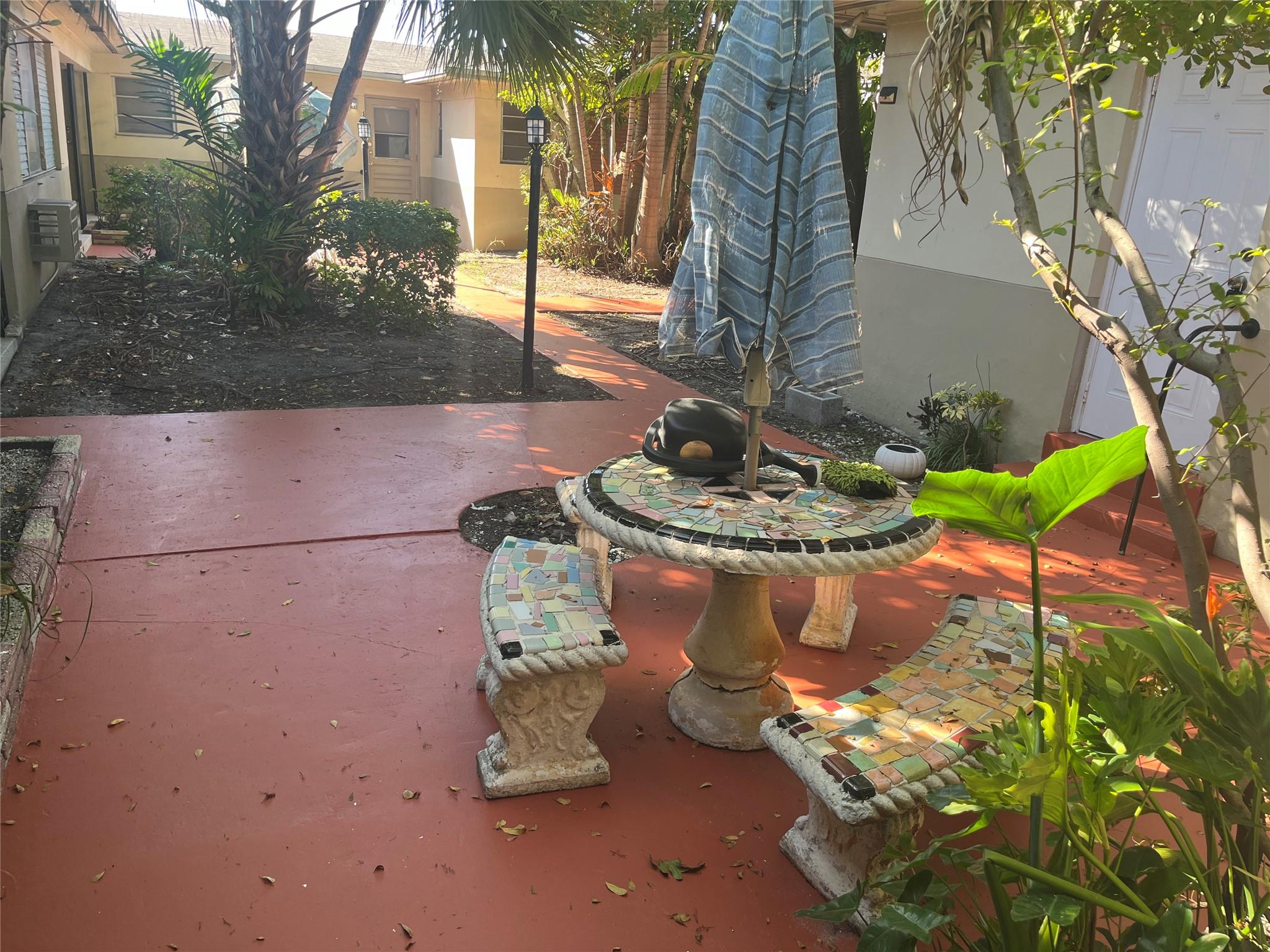 Hollywood 1-21 B - Residential Lease