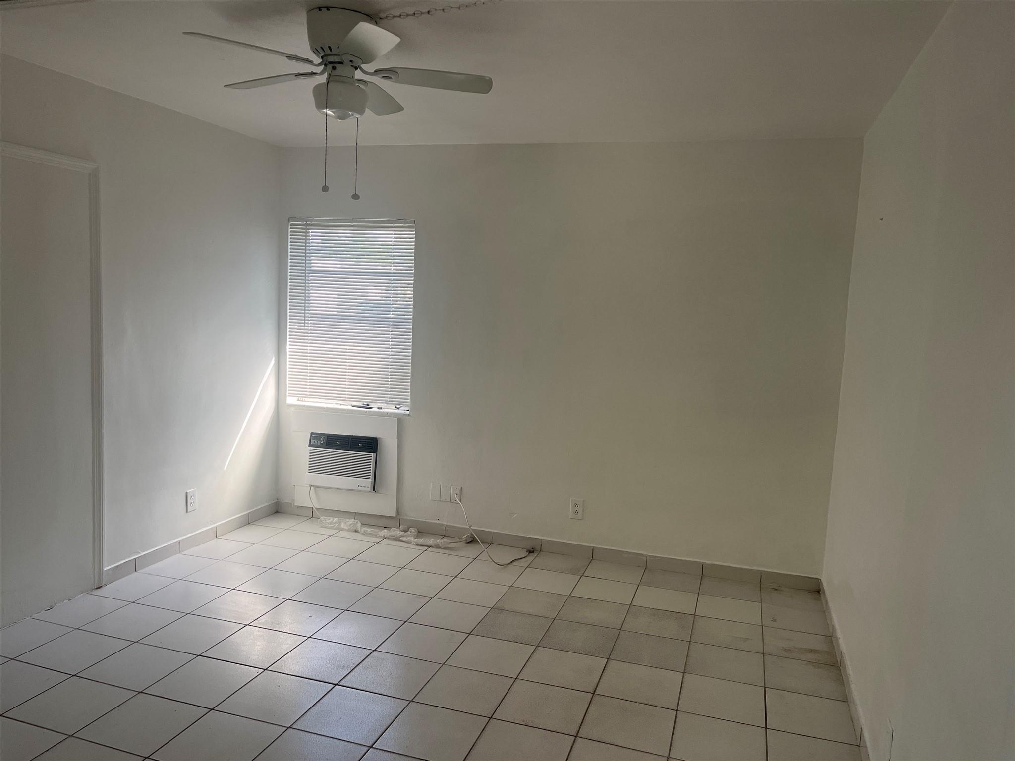 Hollywood 1-21 B - Residential Lease