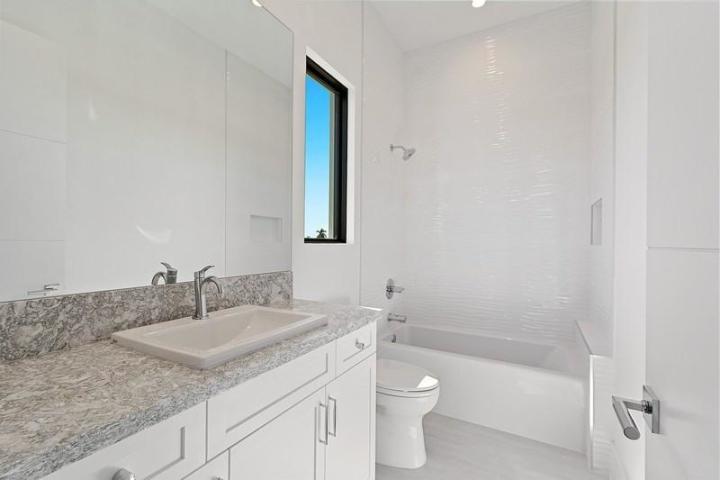 LITTLE HARBOR ON THE HILLSBORO - Residential