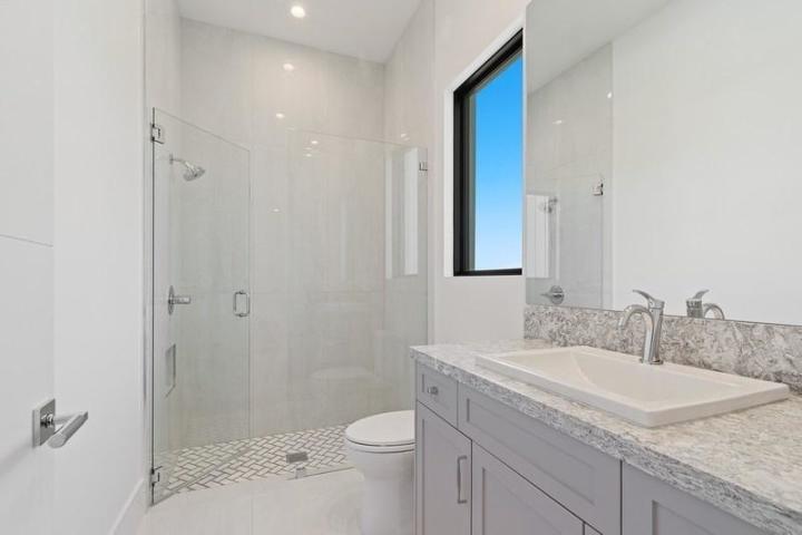 LITTLE HARBOR ON THE HILLSBORO - Residential