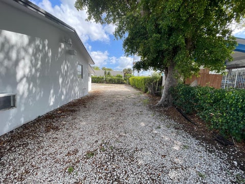 Tiny photo for 840 NW 33 Street, Oakland Park, FL 33309 (MLS # B26023030)