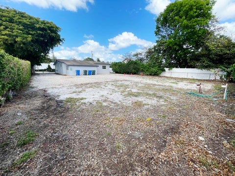 Tiny photo for 840 NW 33 Street, Oakland Park, FL 33309 (MLS # B26023030)
