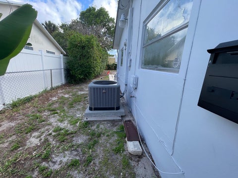 Tiny photo for 840 NW 33 Street, Oakland Park, FL 33309 (MLS # B26023030)