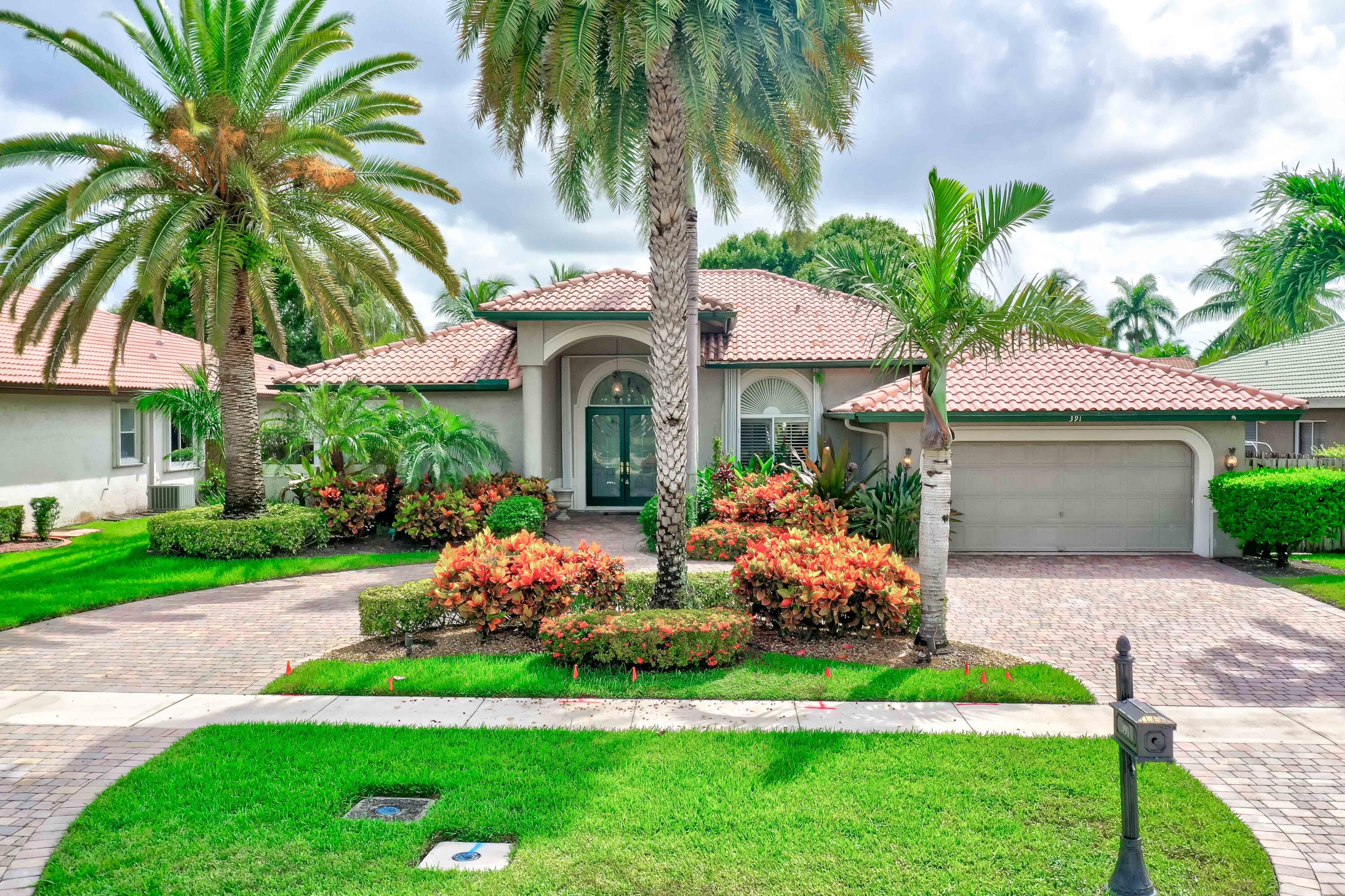 JUST LISTED THIS ONE STORY HOME WITH AMAXING LAKE VIEWS Nice quiet neighborhood. Close to everything. Minutes to beach or Everglades. On fresh water canal. (Great fishing) Brand new kitchen and custom built bar with cherry wood, granite, and updated stainless appliances one of the bedrooms doubles as office. Has Murphy bed. Plantation shutters. Hurricane shutters. Heated pool with screen enclosure. Comes fully furnished as you see in pictures this is a must see !