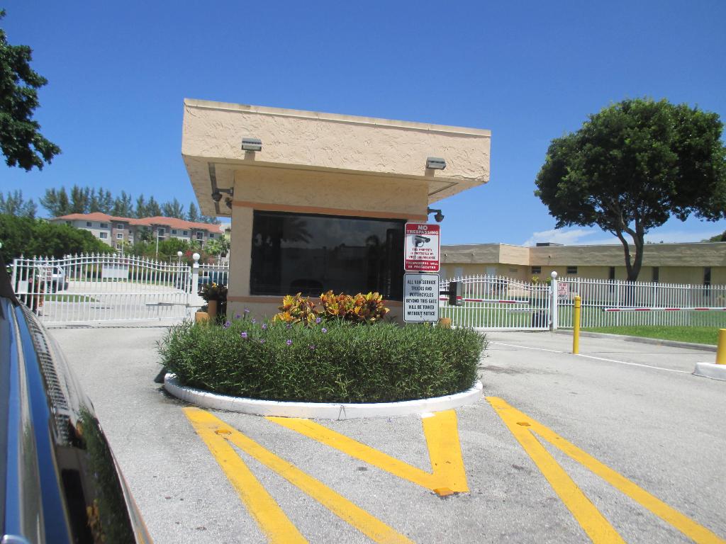 BREAKWATERS OF THE PALM BEACHES CONDO - Residential