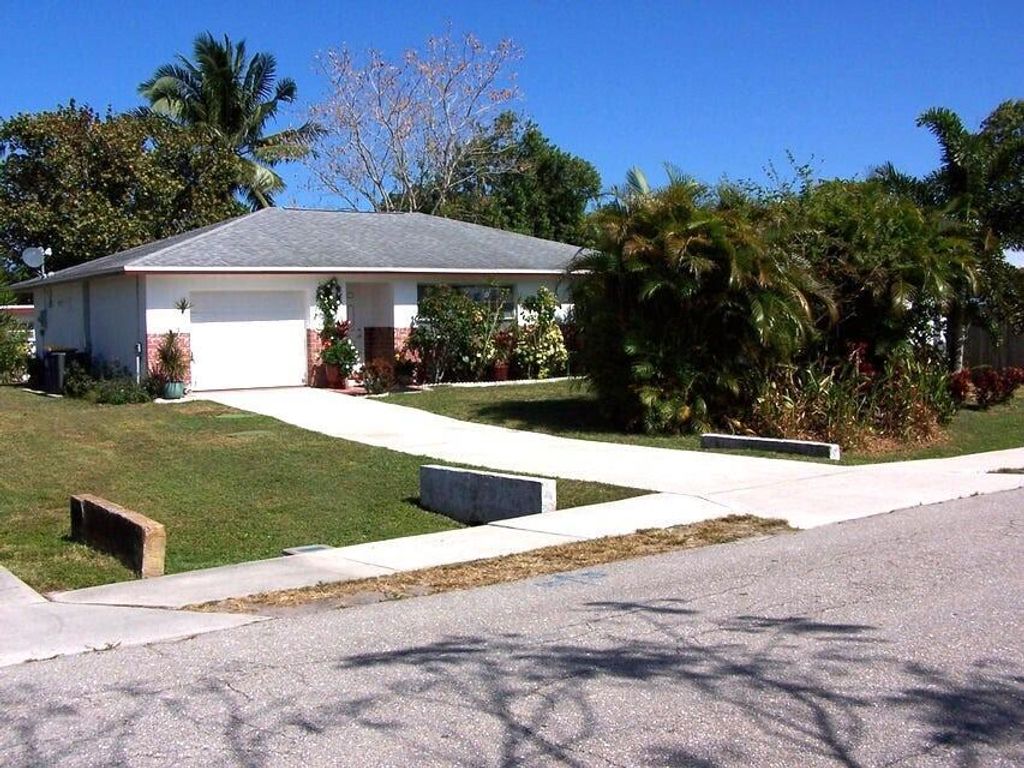 Photo of 4877 SE Isabelita Avenue, Stuart, FL 34997 (MLS # R10876924)