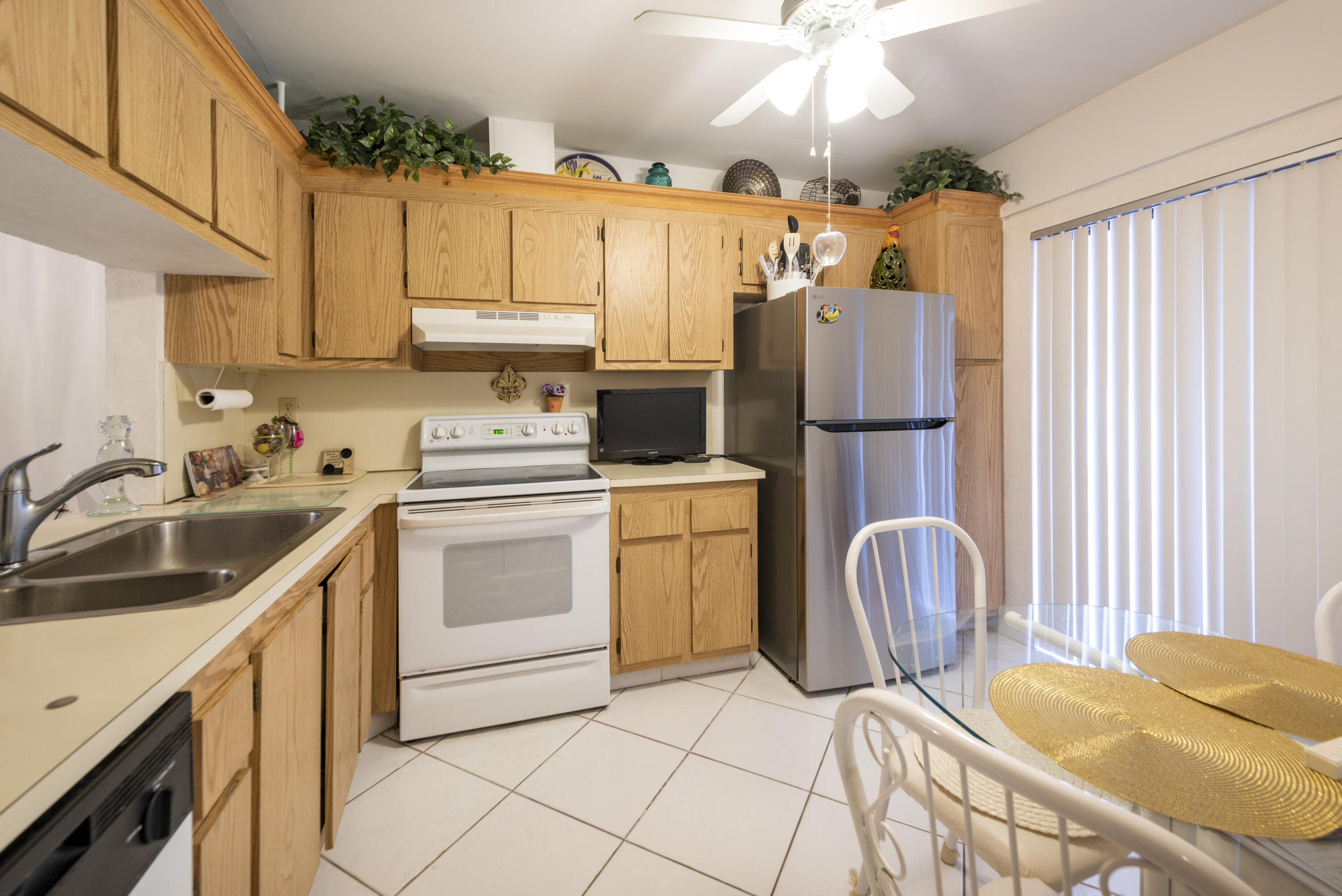 WEDGEWOOD CONDOMINIUM - Residential