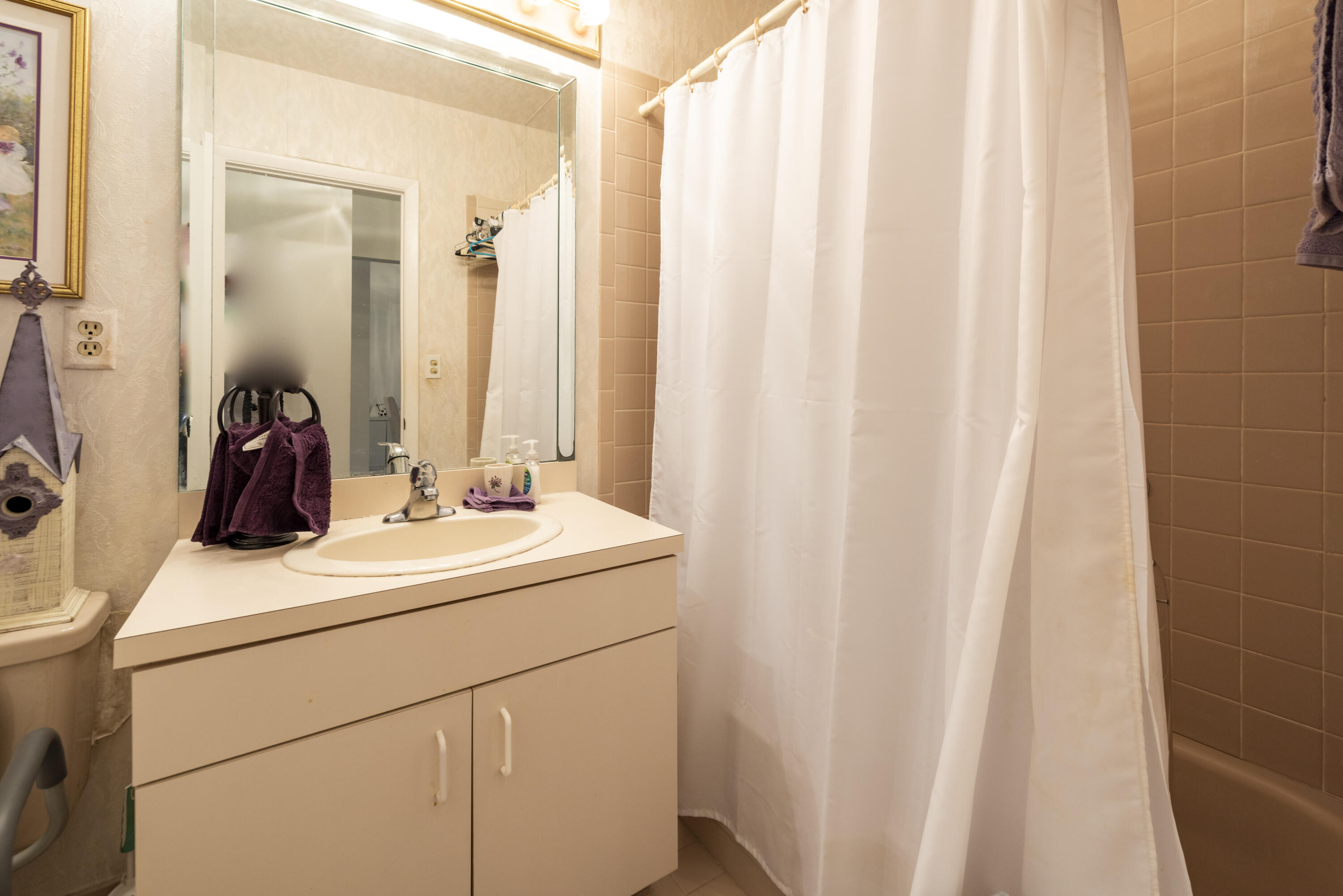 WEDGEWOOD CONDOMINIUM - Residential
