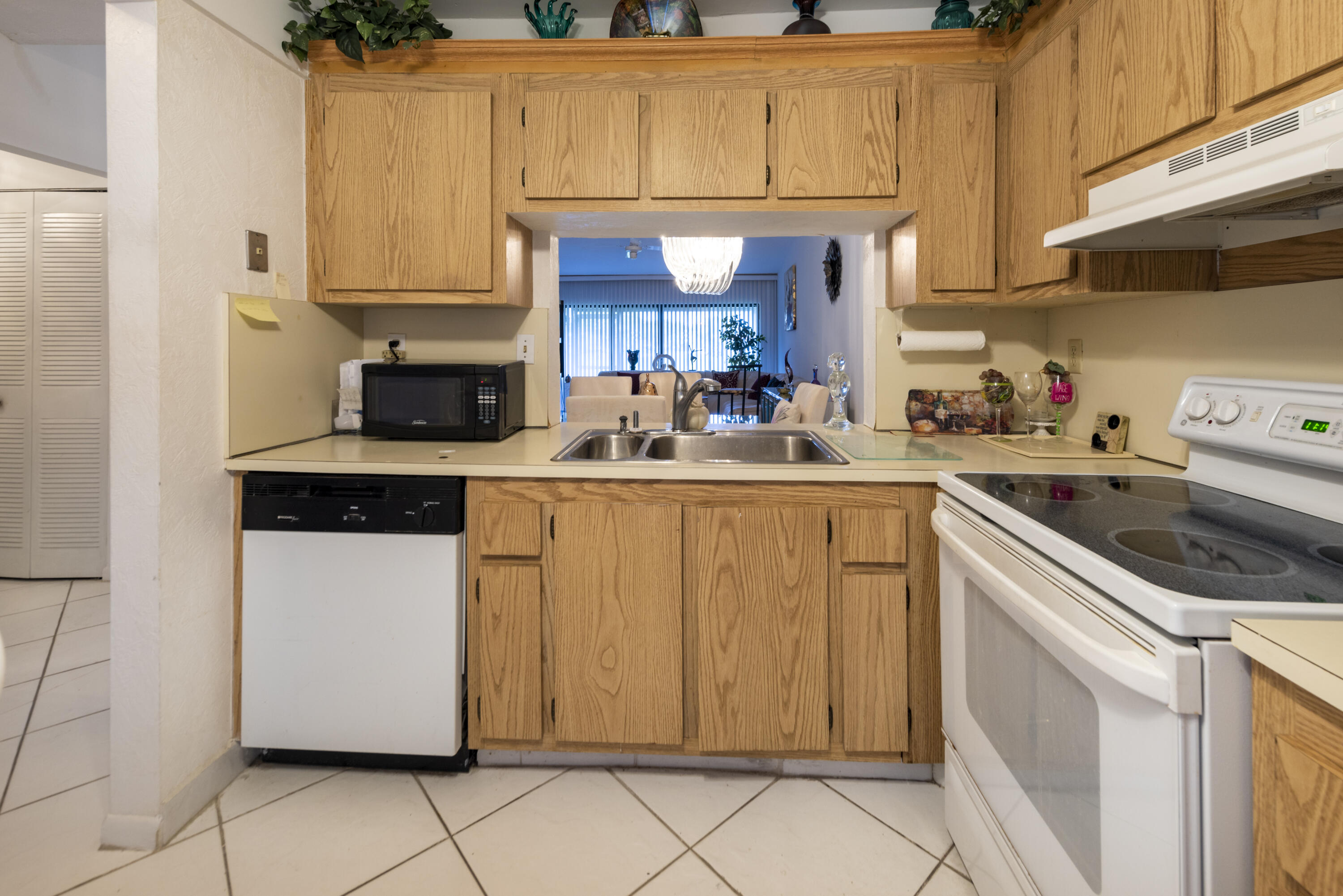 WEDGEWOOD CONDOMINIUM - Residential