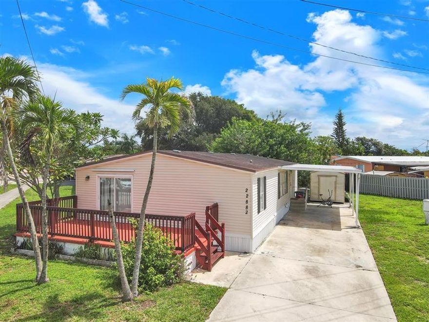 Mobile home corner double lot in the highly desirable Watergate Estates. All floors with laminate, split bedrooms plan, spacious and airy. Has a large deck and a big yard. Central AC, washer/dryer in house.