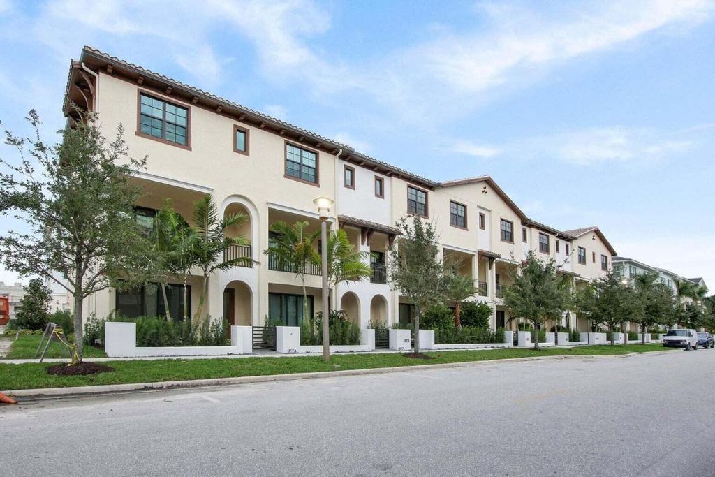 Photo of 5239 Beckman Terrace, Palm Beach Gardens, FL 33418 (MLS # R10973407)