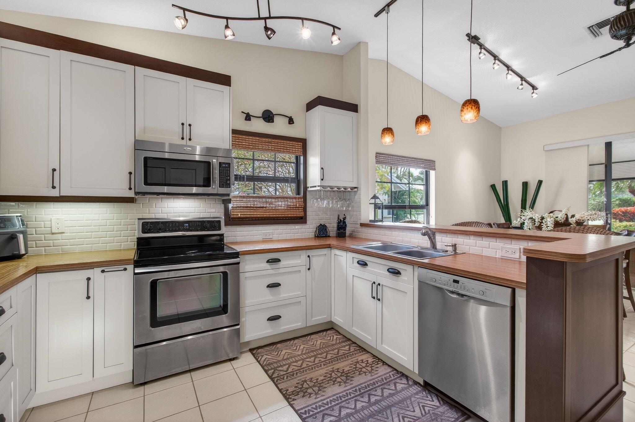 WINDWARD PALM BEACH - Residential