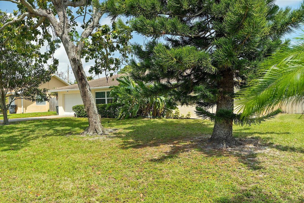 Photo of 3327 Diamondhead Road, Lake Worth, FL 33462 (MLS # R10972142)
