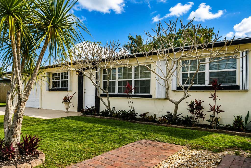 Photo of 4344 S Mary Circle, Palm Beach Gardens, FL 33410 (MLS # B26067323)