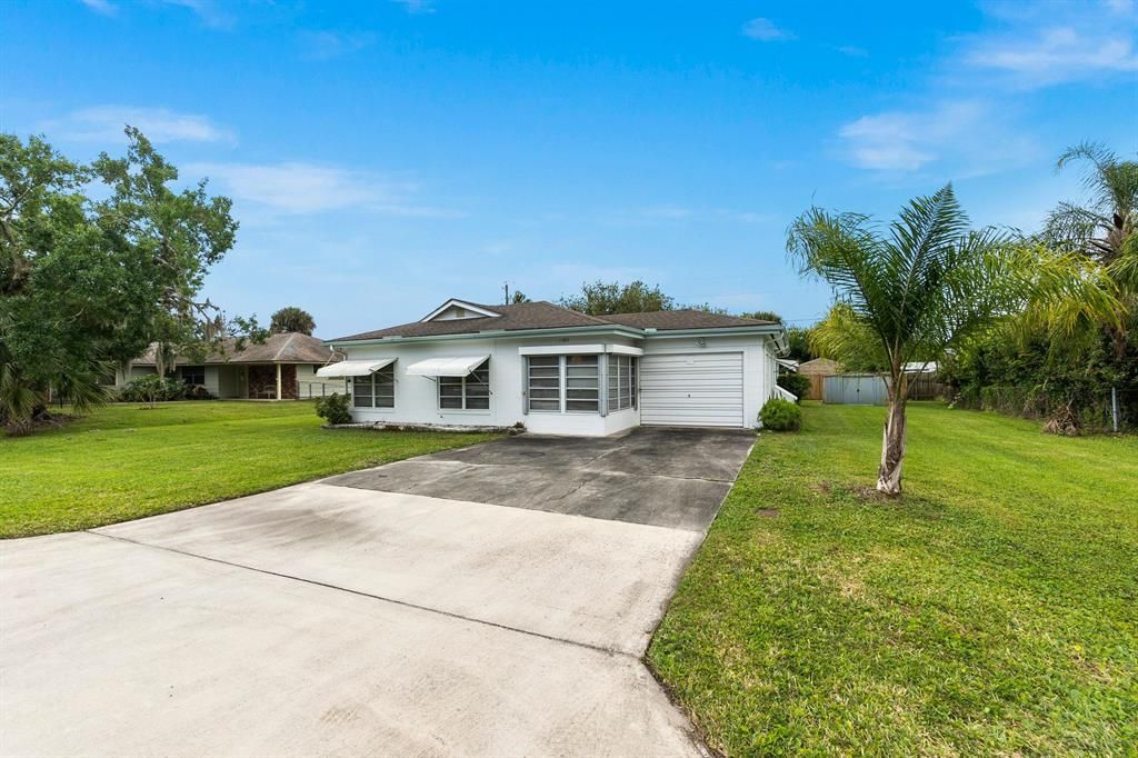 Photo of 1005 Coral Street, Fort Pierce, FL 34982 (MLS # R10785003)