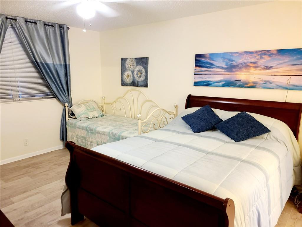 LAUDERDALE OAKS - Residential