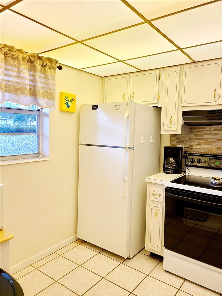 LAUDERDALE OAKS - Residential