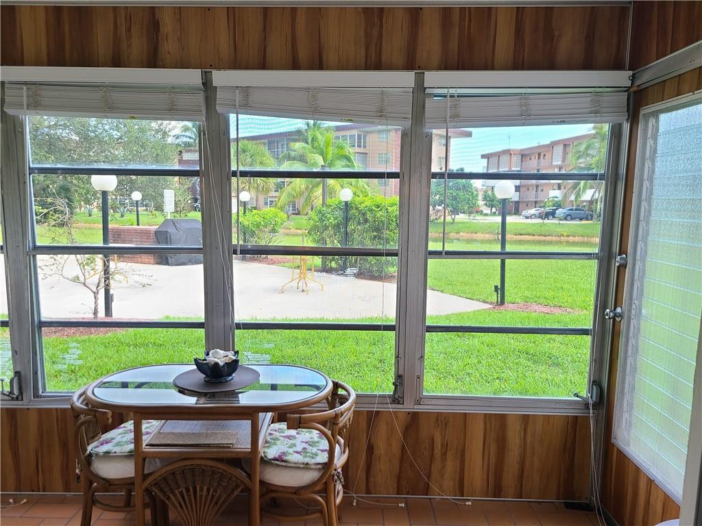 LAUDERDALE OAKS - Residential