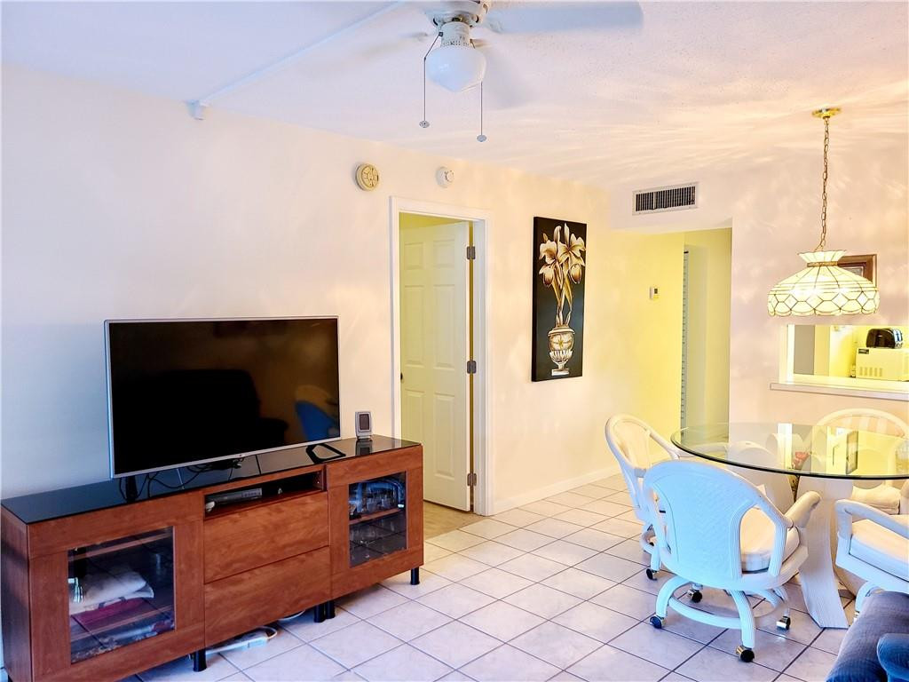 LAUDERDALE OAKS - Residential