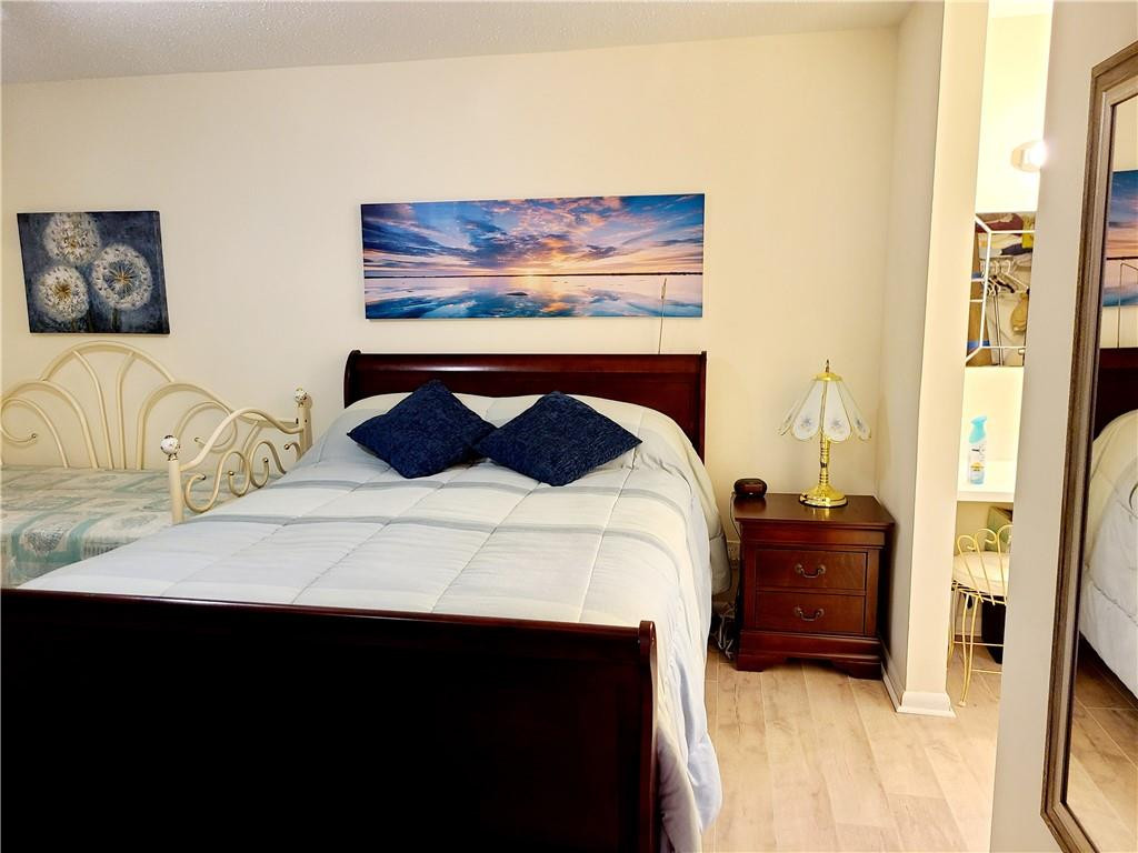 LAUDERDALE OAKS - Residential