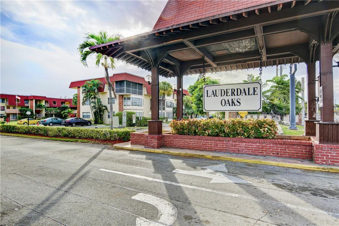 LAUDERDALE OAKS - Residential