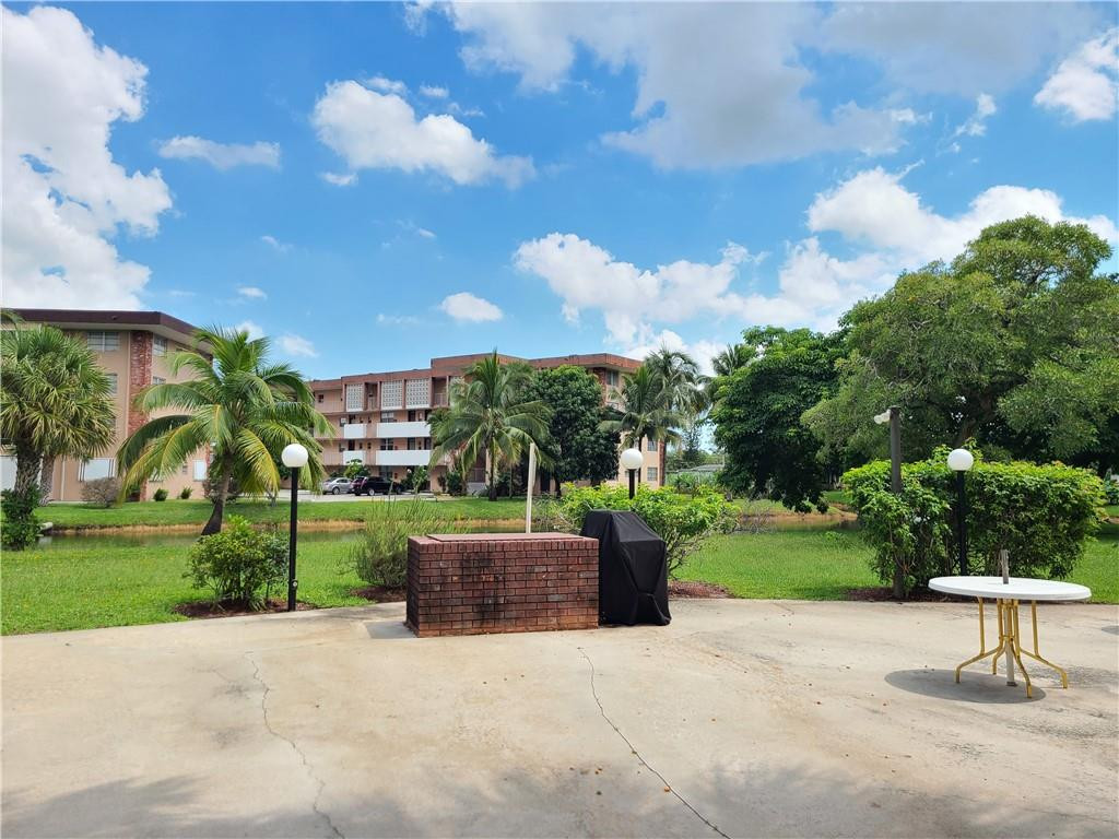LAUDERDALE OAKS - Residential