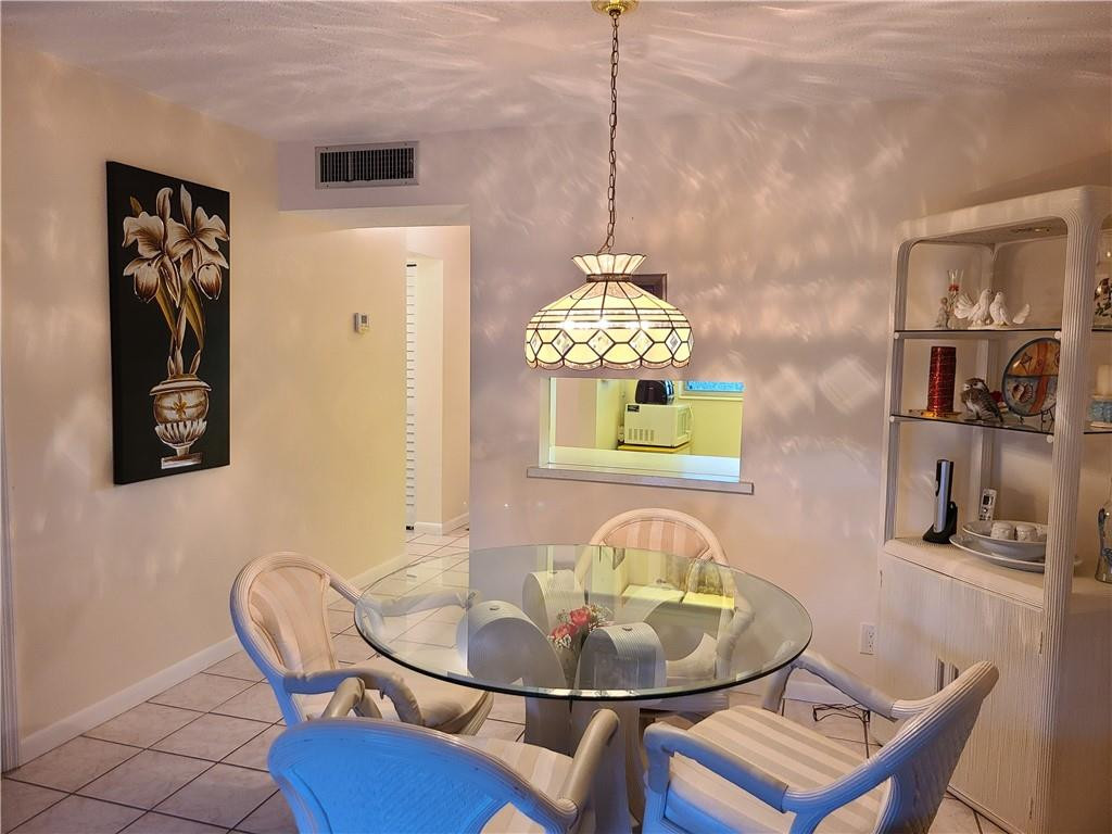 LAUDERDALE OAKS - Residential