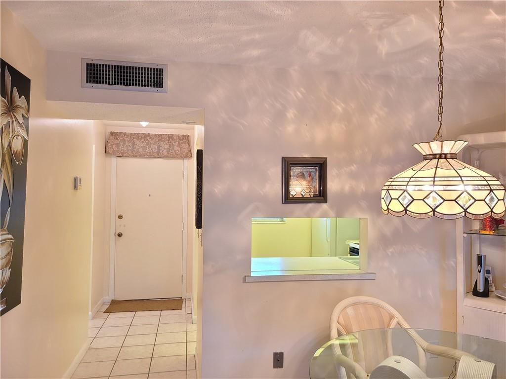 LAUDERDALE OAKS - Residential