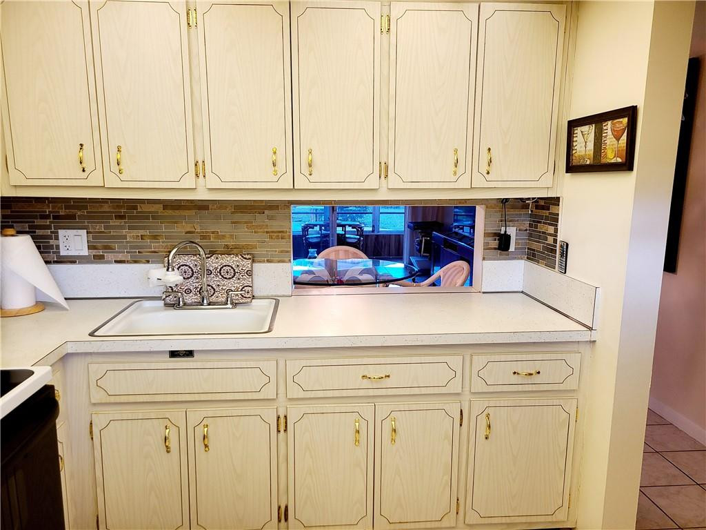 LAUDERDALE OAKS - Residential