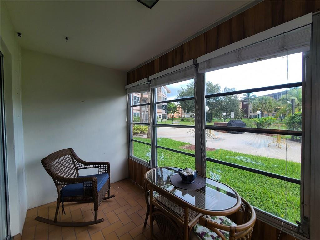 LAUDERDALE OAKS - Residential