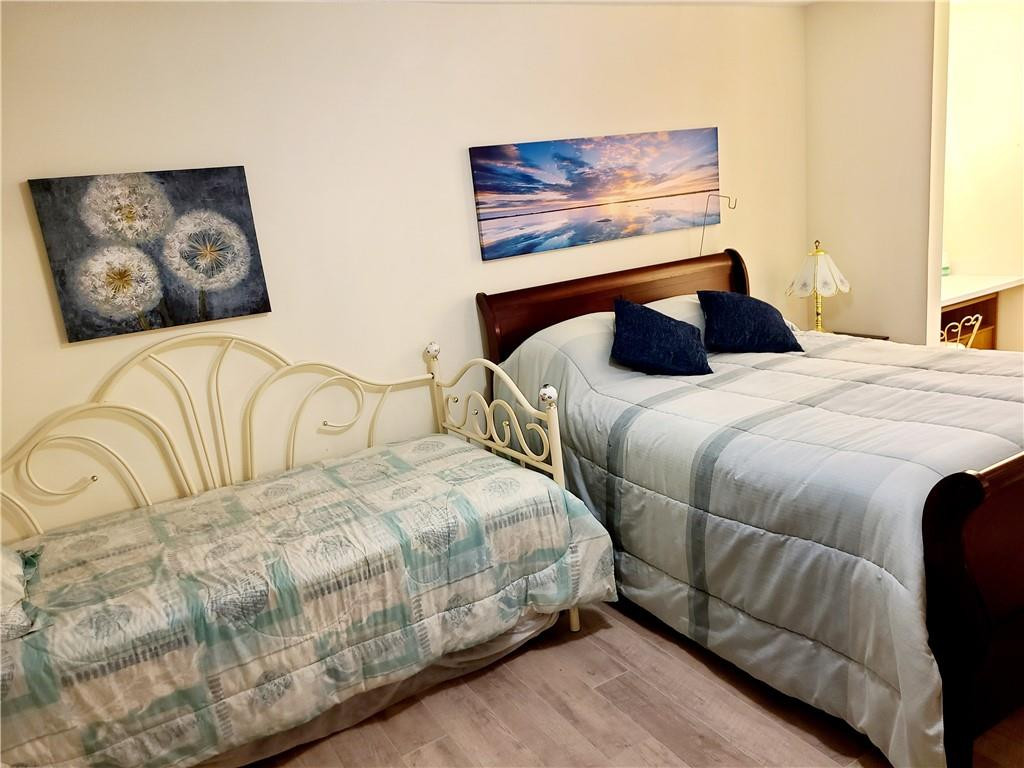 LAUDERDALE OAKS - Residential