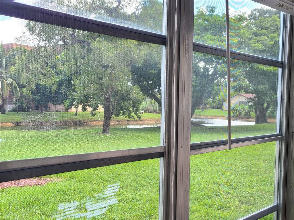 LAUDERDALE OAKS - Residential