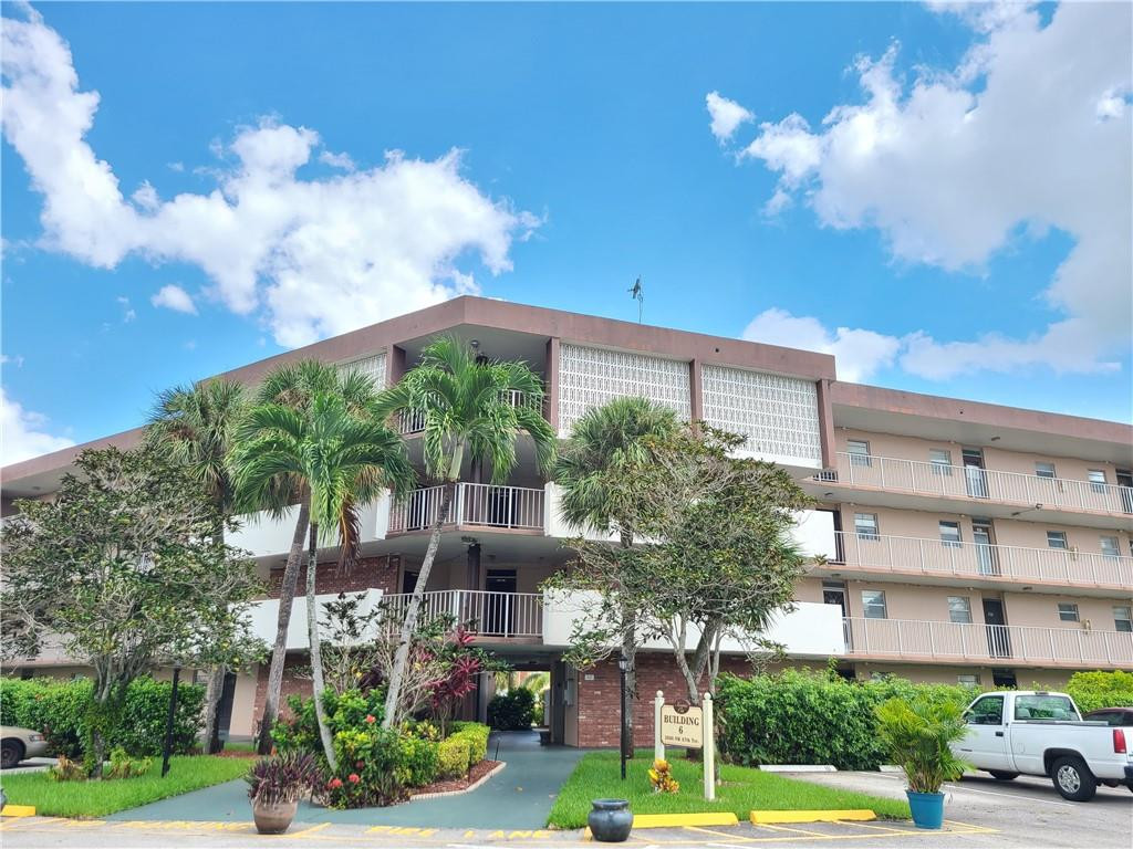 LAUDERDALE OAKS - Residential