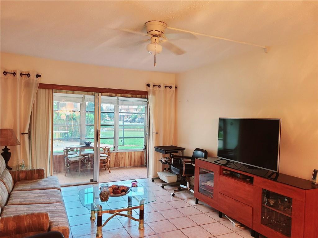 LAUDERDALE OAKS - Residential