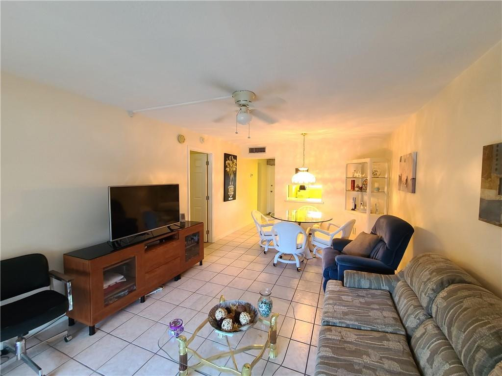 LAUDERDALE OAKS - Residential