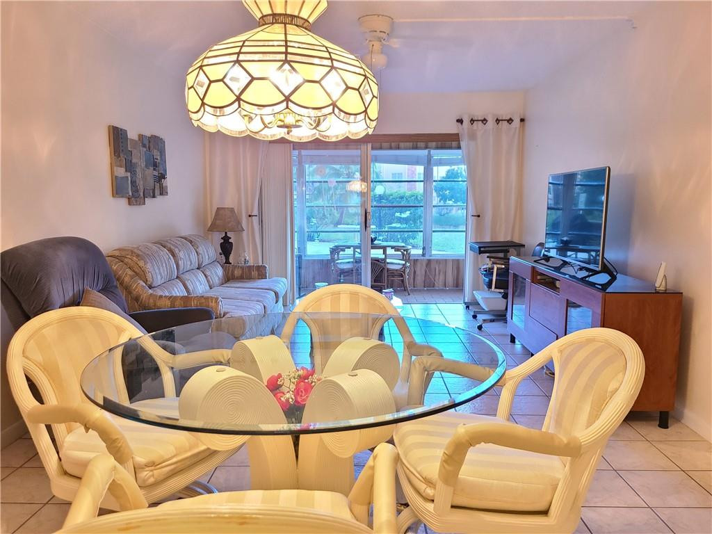 LAUDERDALE OAKS - Residential