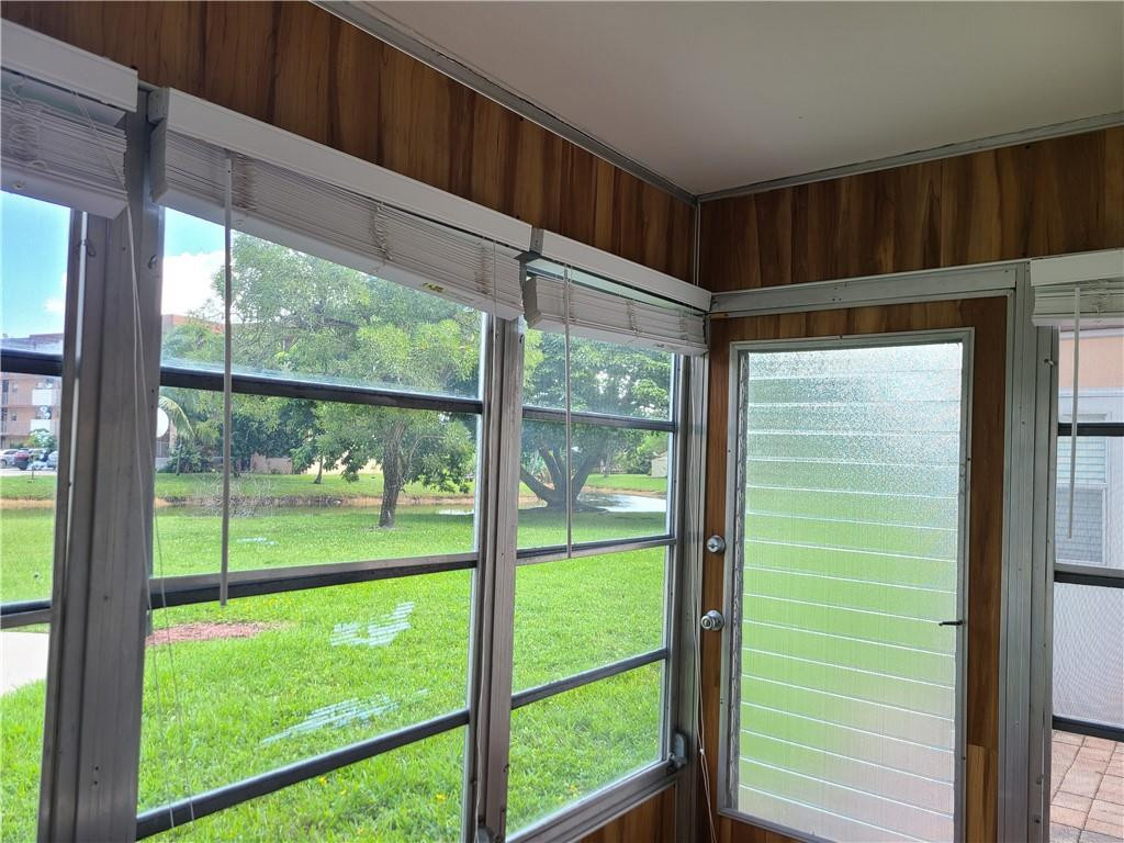 LAUDERDALE OAKS - Residential