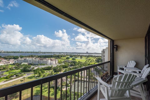 Tiny photo for 2480 Presidential Way #1804, West Palm Beach, FL 33401 (MLS # B26090621)
