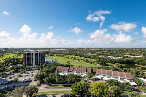 Tiny photo for 2480 Presidential Way #1804, West Palm Beach, FL 33401 (MLS # B26090621)