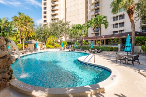 Tiny photo for 2480 Presidential Way #1804, West Palm Beach, FL 33401 (MLS # B26090621)