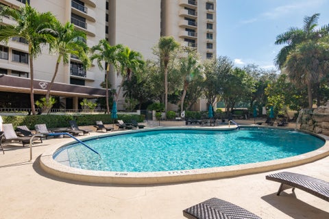 Tiny photo for 2480 Presidential Way #1804, West Palm Beach, FL 33401 (MLS # B26090621)